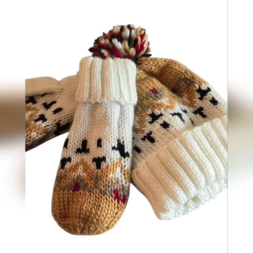 Tahari Hat And Mitten Set NWOT